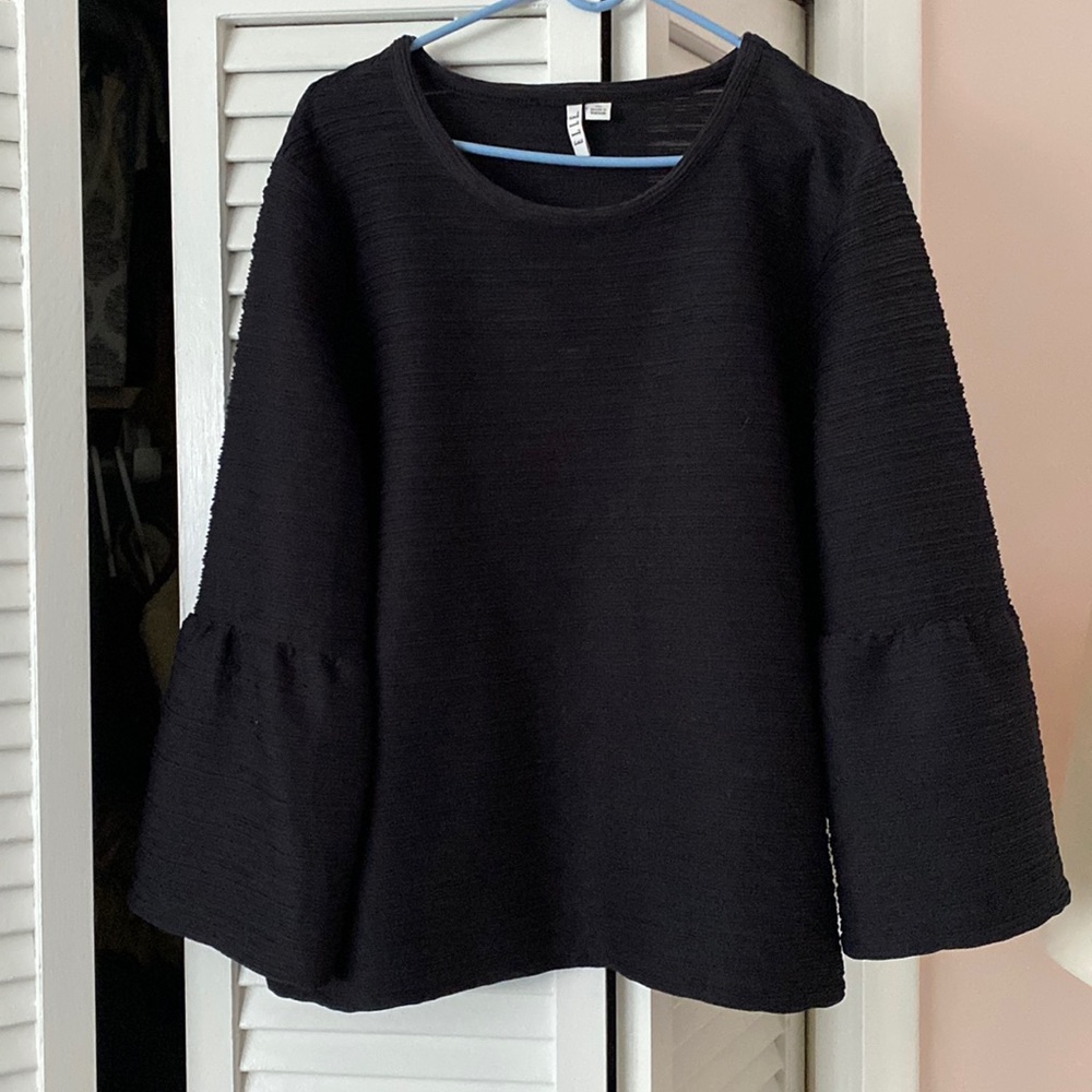 Bell sleeve top